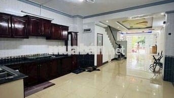 NHÀ CHO THUÊ:
TRỆT 1 LỬNG 2 LẦU
- CÓ NỘI THẤT TRỤC CHÍNH KDC HƯNG PHÚ