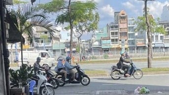 nhà liền kề 4m x 16m  quan 5 gia 5ty200 triệu nhà trống giao ngay 