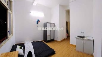 Căn hộ mini Full nội thất cửa sổ lớn kế cầu Nguyễn Văn Cừ