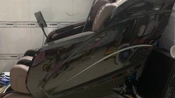 Cần tiền nên bán gấp lại ghế massage 5D xin giá rẻ