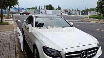 Mercedes-Benz E300AMG màu trắng