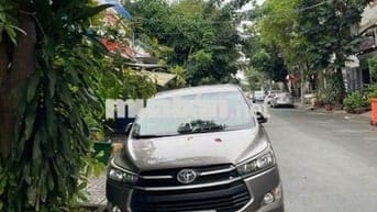 Toyota Innova 2017 2.0E - 180000 km