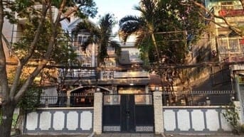 Bán nhà MT Bạch Mã Quận 10 - DT 13x25m 