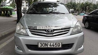 Toyota Innova 2009 G - 100000 km