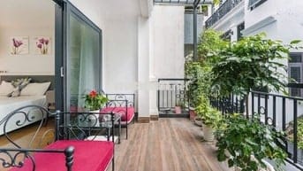 Cho thuê MBKD Phố Bà Triệu, mặt tiền 8m vỉa hè siêu rộng. Giá 60 triệu