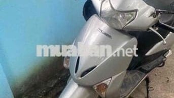 nhà ba chiếc xe chật chô. xe chạy êm fi