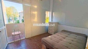 Phòng Ban Công 445 Lạc Long Quân Giá 2X vào ở Ngay