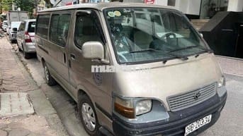 Toyota hiace tải van 6 chỗ 800kg có điều hoà mát