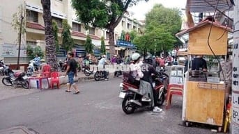 Cho thuê mặt bằng khu ăn uống đối diện có trường học