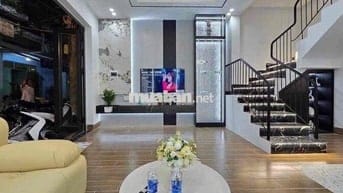 NHÀ CAO CẤP NGAY TRUNG TÂM THÀNH PHỐ VỊ TRÍ THUẬN TIỆN ĐI LẠI