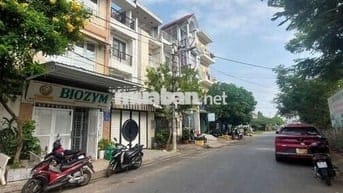 Nhà 4x17,5 ,4 tầng ,mt đường 16m kế khu 38ha Dương Thị Giang