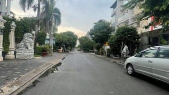 Biệt Thự Khu Tên Lửa dt 270m2, nhà 3 tầng(5PN + 4WC) giá 47tr/tháng