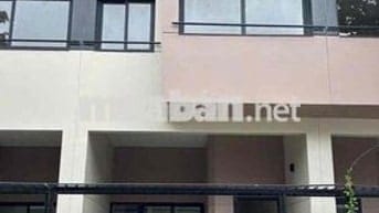 Cho thuê nhà 2 lầu 1 trệt có nội thất Bình Chuẩn,Thuận An,đường 7m