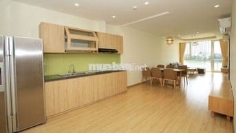 Cho thuê Căn hộ cao cấp 4 ngủ mặt phố Quảng An, view Hồ, giá 40 triệu