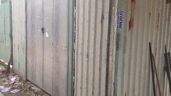 Bán gấp nhà tôn có đồng hồ điện nước đầy đủ 