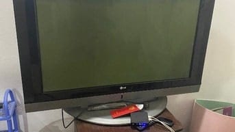 Bán màn hình Tivi đời  cũ vẫn sử dụng được