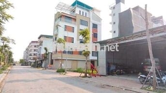 Cho thuê mảnh đất Ngọc Thuỵ để làm kho sưởng, gara otô, DT 180m,Mt 12m