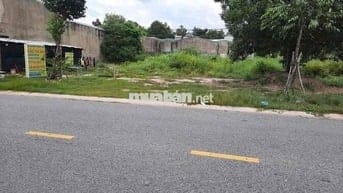 Thiếu thốn cần sang lại mảnh đất ngang 10m mt DH xe cộ đi lại nhiều