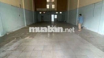 Cho thuê xưởng bà điểm hocmon HCM 
Dt: 8x20
Xưởng trống suốt, gạch men