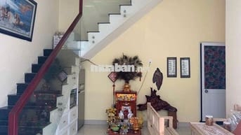 nhà 2 tầng sạch sẽ + 5 phòng trọ dt đất 100m2 ngang gần 7m