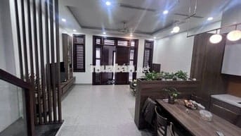 Bán nhà đường Cầu Giấy, Dân xây mặt tiền rộng thoáng sáng nội thất đẹp