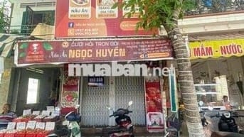 Cho thuê mặt tiền đường Đề Thám - Đoạn đầu đường rất đông đúc