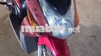 Xe máy Honda Click màu đỏ, số tự động