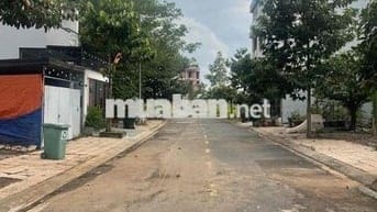 cần bán lô góc hai mặt tiền khu 4