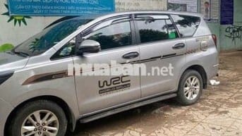 Toyota Innova 2018 màu Bạc 8 chỗ