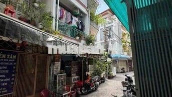 Nhà Bán . DT 4x8 .1 lầu 2 phòng 1 wc hẻm 5m xe🚘 P4 Q3