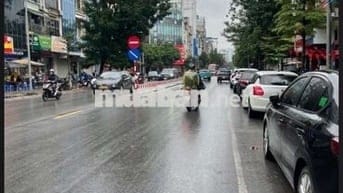 Tôi cần bán nhà Trần Quốc Hoàn 4tầng mặt ngõ ô tô chánh đỗ kinh doanh