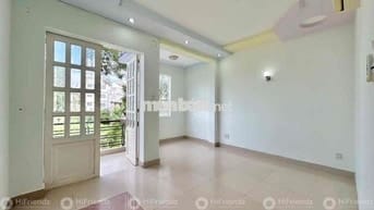 PHÒNG BAN CÔNG CÓ SẴN MÁY LẠNH, KỆ BẾP, PHÙ HỢP HSSV, NẰM GẦN UEH N B