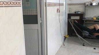 Cần bán căn nhà mặt tiền đương Ông Ích Khiêm, cách Thủ Khoa Huân 400m.