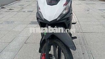 Xe máy Honda Wave RSX FI 2023 trắng đen