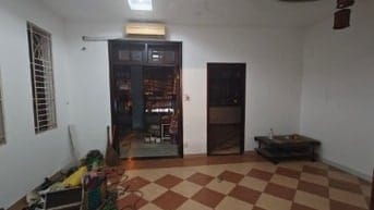 Cho thuê tầng 1 thích hợp làm văn phòng hoặc ở 