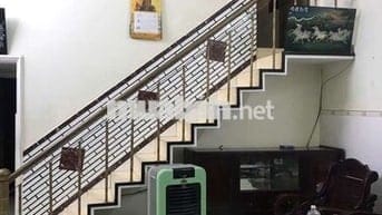 Nhà hẻm xe tải phù hợp gia đình đông người, cách Vincom Dĩ An 1km.