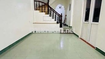 BÁN NHÀ ĐẸP GIA ĐÌNH TỰ XÂY PHỐ LĨNH NAM- Ô TÔ GẦN NHÀ