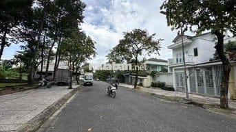 233m2, Biệt thự đối diện CV, 2 mặt tiền trước sau 4PN chie 15,5TỶ