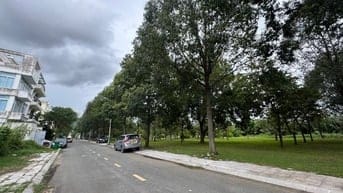 Bán đất khu villa Thủ Thiêm, DT 10x23m, đối diện rừng cây, 205tr/m2