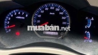 xe nhà toyota innova 2.0E màu bạc zin còn rất đẹp