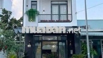 Cần bán nhà ngộp ngay thị trận Đức Hoà