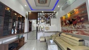 nhà lầu trệt 85m2 ,4p ngủ,có máy lạnh,bàn ghế,sân xe hơi