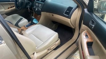 -Xe mới Sơn Spa nội ngoại thất như hình… -Đồng máy gầm Zin…