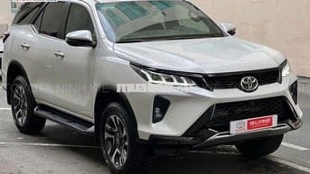 Toyota Fortuner Legender 2024 màu trắng