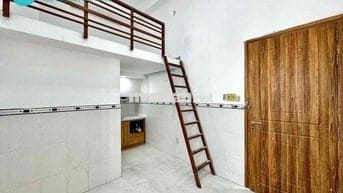 PHÒNG GÁC CÓ MÁY LẠNH KỆ BẾP, CÓ THANG MÁY, BÃI XE, BẢO VỆ 24/7