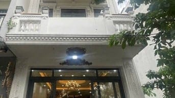 BÁN NHÀ SHR NGAY CHỢ TKTQ, SỔ VUÔNG VỨC 0 LỘ GIỚI, Ô TÔ NGỦ TRONG NHÀ