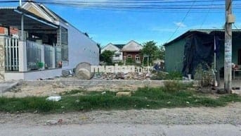 Em cần bán gấp miếng đất thổ cư 301m2 giá chỉ 550tr Có SHR