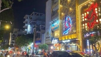 Cho thuê 1300m2,17x70m,4 tầng,mặt tiền cô giang,Q1_800 tr/ tháng 