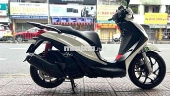 Xe Piaggio Medley 125 màu trắng đen