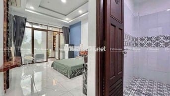 Cho thuê căn hộ dịch vụ một phòng ngủ ban công to ở ngã tư Bảy Hiền